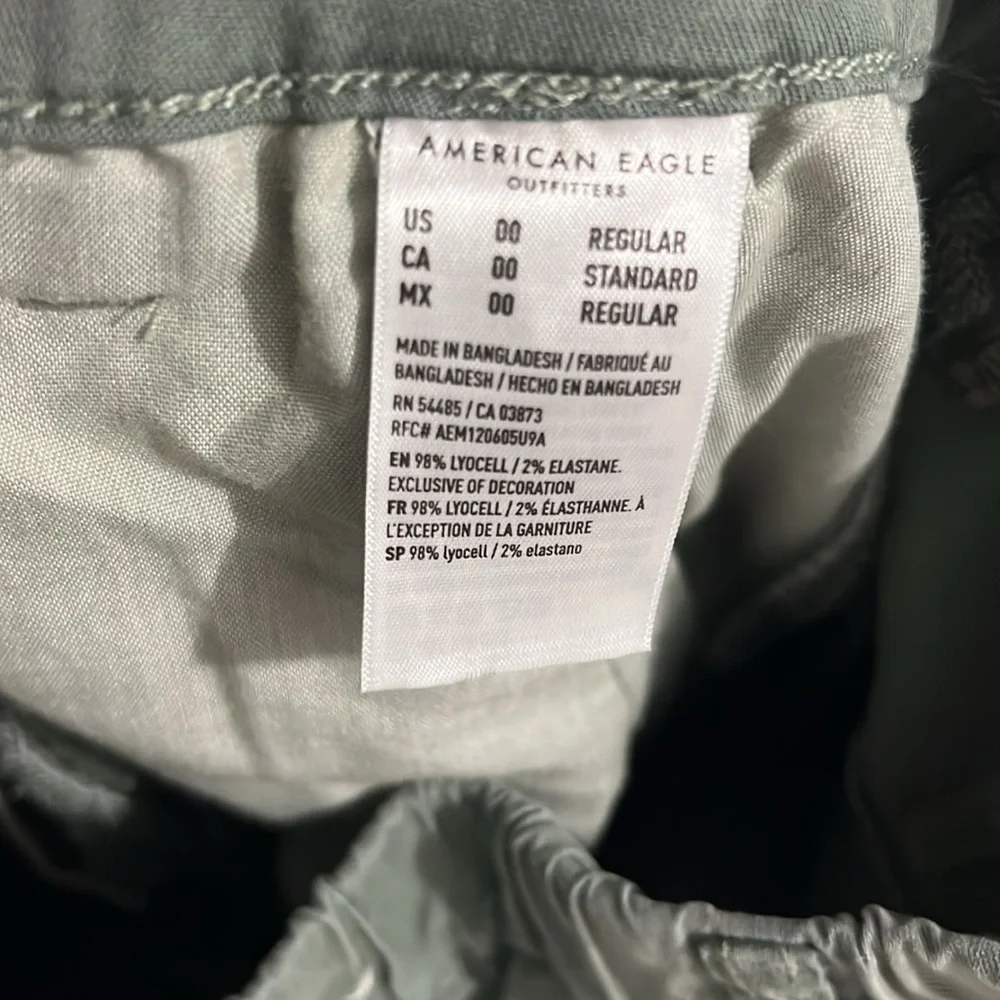 American Eagle Mid-Rise Baggy Wide Leg Women’s Cargo Pant - Picture 6 of 8